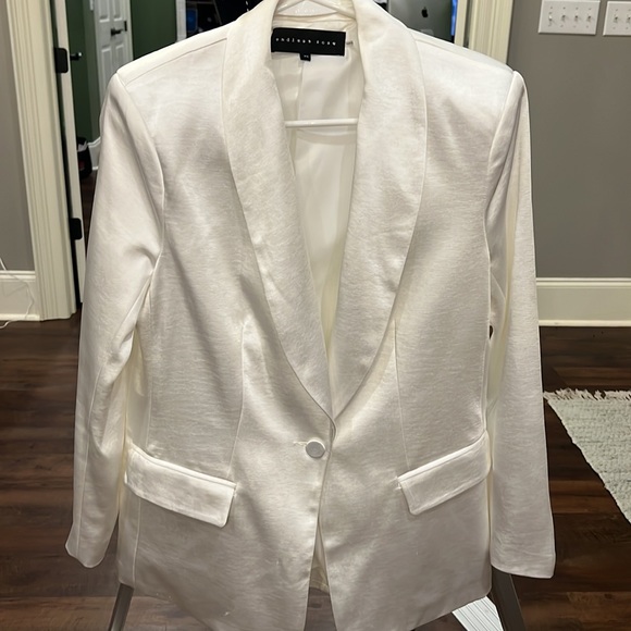 Endless Rose Gorgeous white blazer - Picture 1 of 6